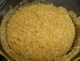 混床樹(shù)脂就是把一定比例的陽(yáng)、陰離子交換樹(shù)脂混合裝填于同一交換裝置中，對(duì)流體中的離子進(jìn)行交換、脫除。