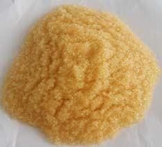 軟化樹(shù)脂是專用于軟化硬水的一種專用樹(shù)脂，通過(guò)離子交換技術(shù)，使水的硬度小于50 mg/L(CaCO3)。離子交換是一種特殊的動(dòng)態(tài)吸附過(guò)程，一般是由不溶于水的離子交換劑在電解質(zhì)溶液中進(jìn)行，這種離子交換劑即為離子交換樹(shù)脂。