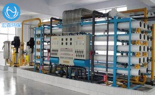 電去離子(Electrodeionization 簡稱EDI)是將電滲析膜分離技術(shù)與離子交換技術(shù)有機地結(jié)合起來的一種新的制備超純水(高純水)的技術(shù)，它利用電滲析過程中的極化現(xiàn)象對填充在淡水室中的離子交換樹脂進行電化學再生。