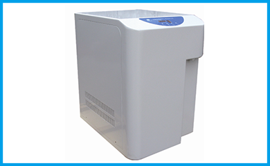 實驗室超純水機特點，自來水進水，同時生產(chǎn)純水和超純水，極大的滿足了實驗室的用水需求；產(chǎn)品小型集成化、模塊化、人性化設計，方便使用，占地面積小，外形美觀；水質下降報警功能，耗材使用到期更換提醒等功能；水質穩(wěn)定，節(jié)水、節(jié)電、節(jié)時。