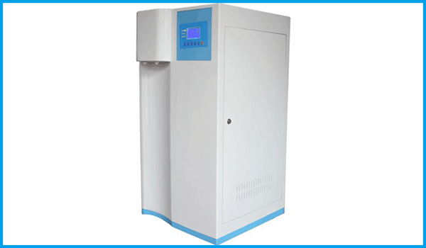 真正的智能醫(yī)用實驗室超純水機：采用微處理器自動控制.系統(tǒng)具有自動判別預處理柱、反滲透膜、純化柱，超純柱、微濾、超濾、紫外燈管等失效功能。并能聲光報警，以保證機器處在最佳運行狀態(tài)。